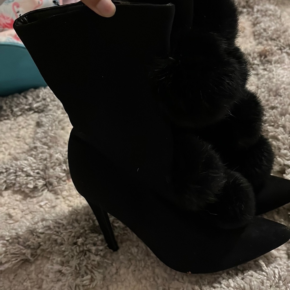 Cape Robbin fur ball booties. Size 6.
